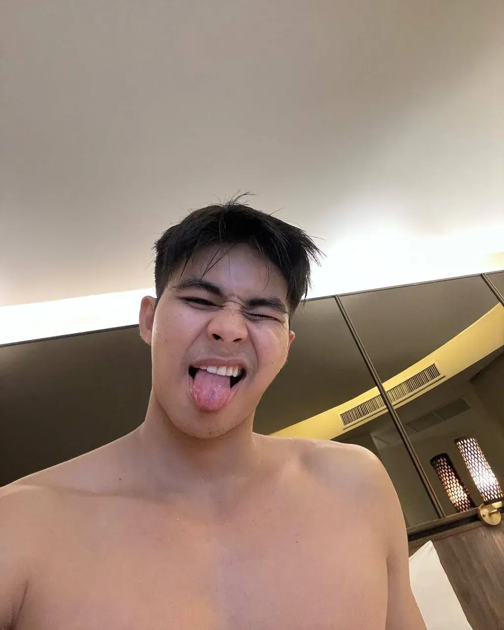 เลียให้ล้ม