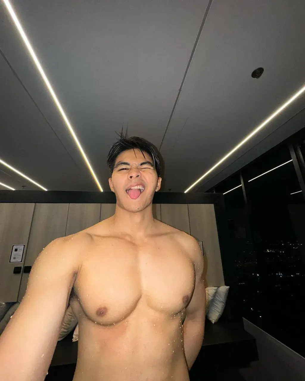 เลียให้ล้ม