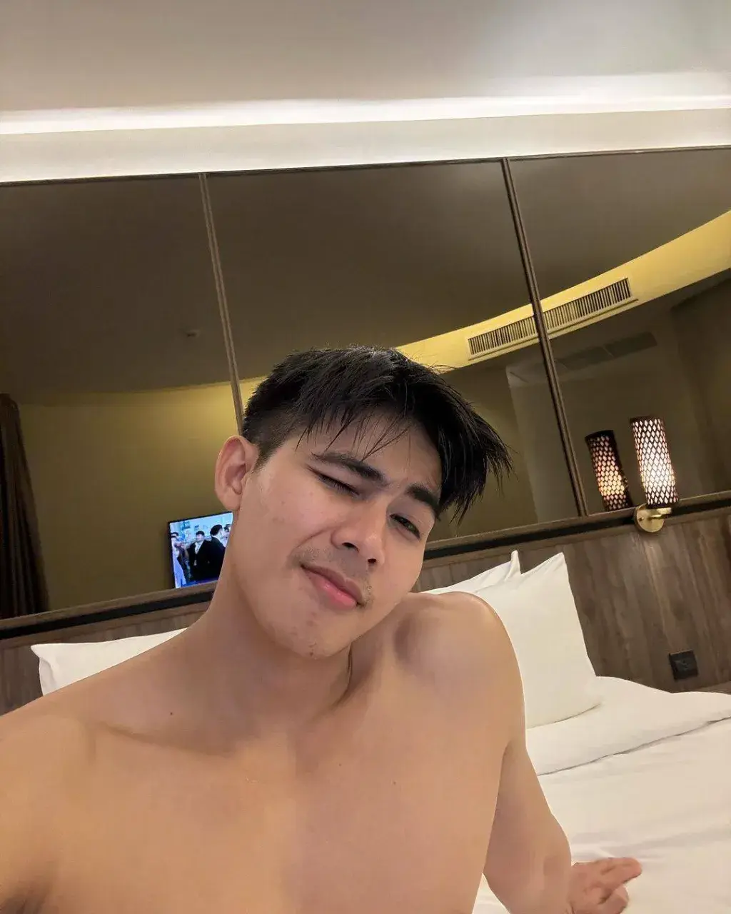 เลียให้ล้ม