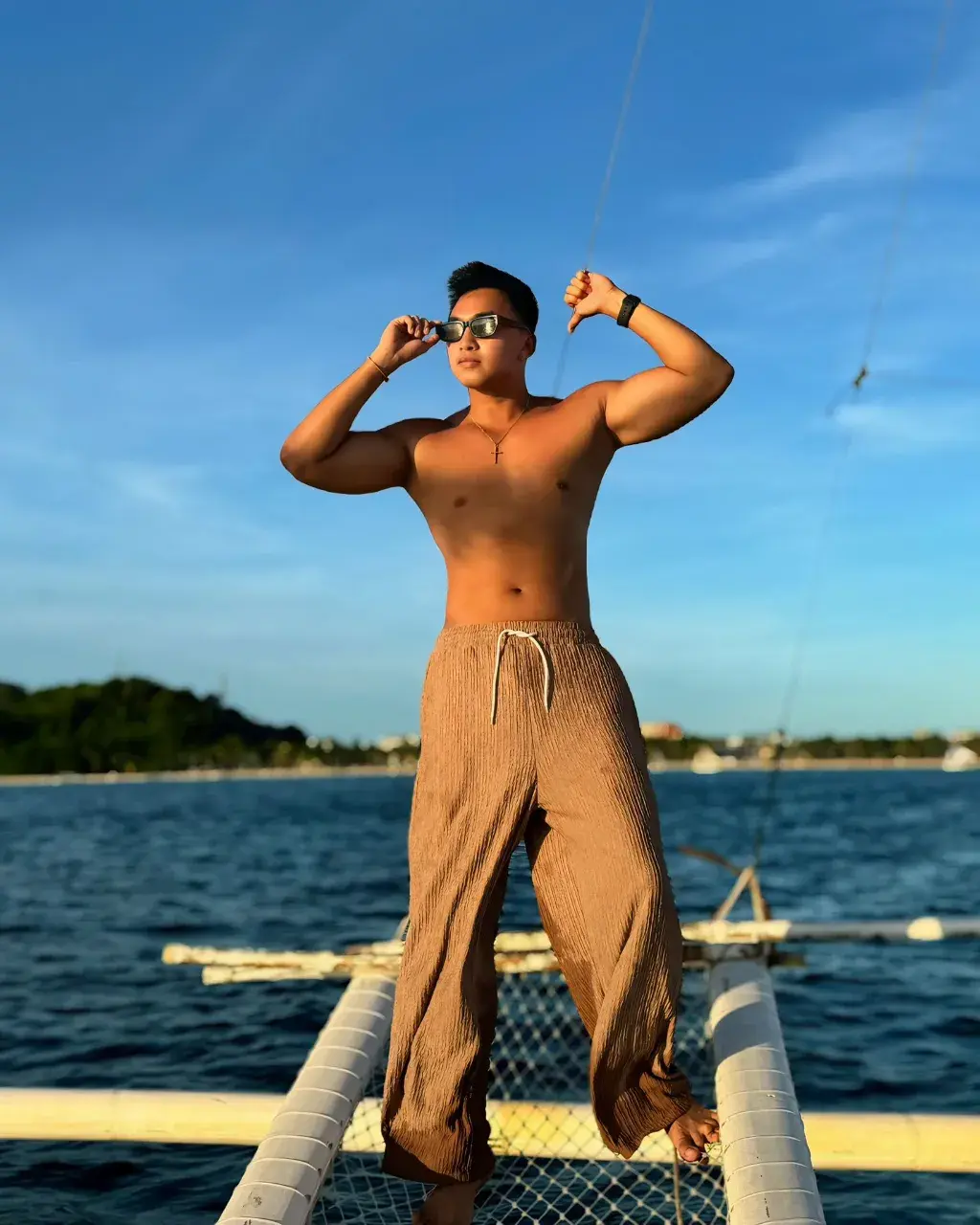 ทะเลที่ว่ามีคลื่น ยังไม่สดชื่นเท่าเราทีเธอ
