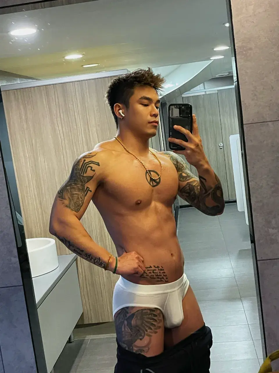 ชอบกุม.ความลับ หนุ่มไต้หวัน