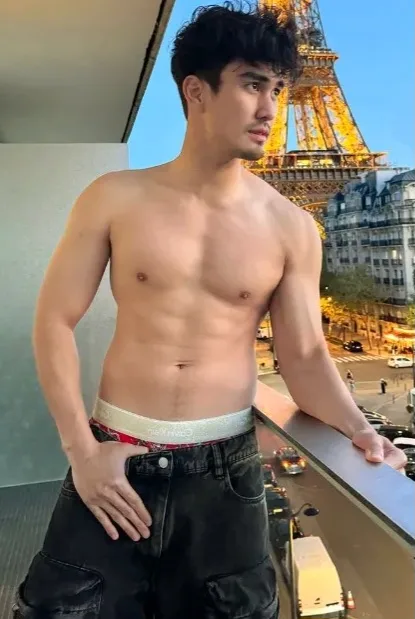 ถอดเสื้อถลกกางเกง บรรเลงกาม