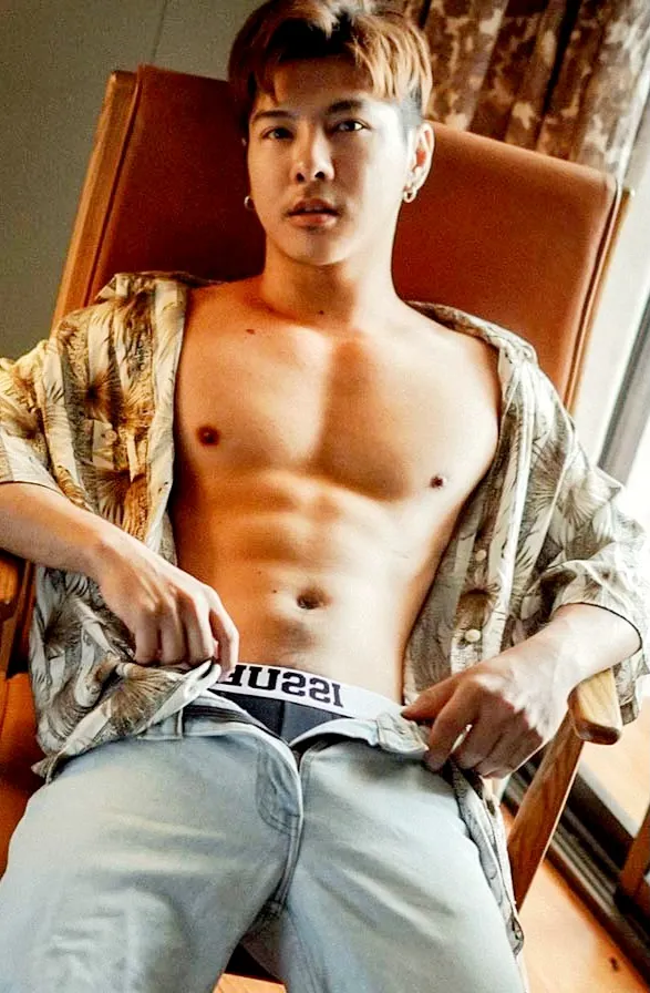 ถอดเสื้อถลกกางเกง บรรเลงกาม