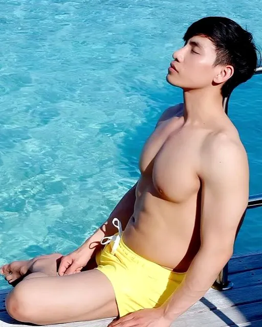 ถอดเสื้อถลกกางเกง บรรเลงกาม