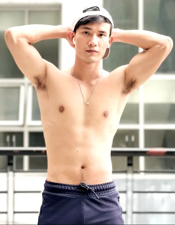 ถอดเสื้อถลกกางเกง บรรเลงกาม