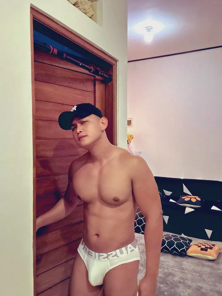 หล่อหุ่นดี มีความเถิก.