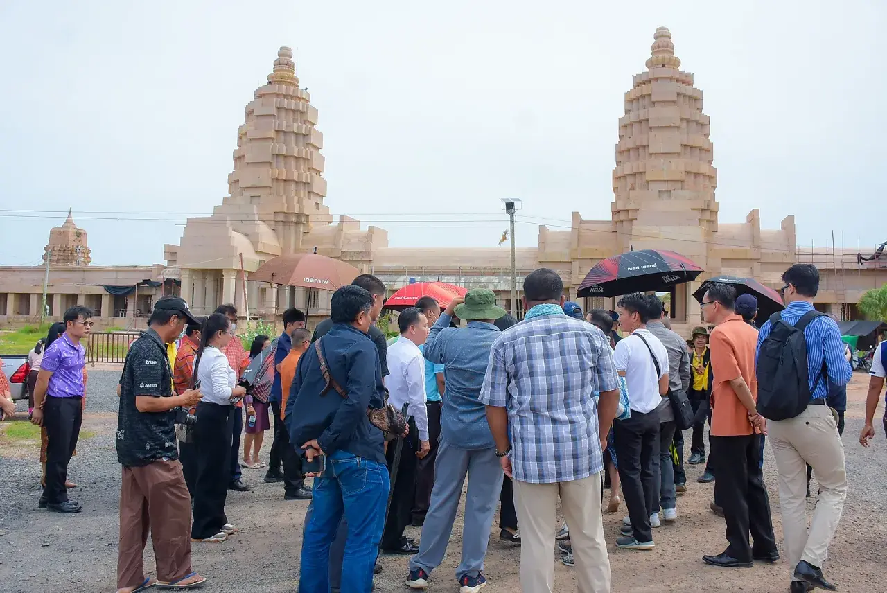 Cambodian Authorities 🇰🇭 Learned Thai Arts and Culture 🇹🇭 at Wat Phu Man Fah