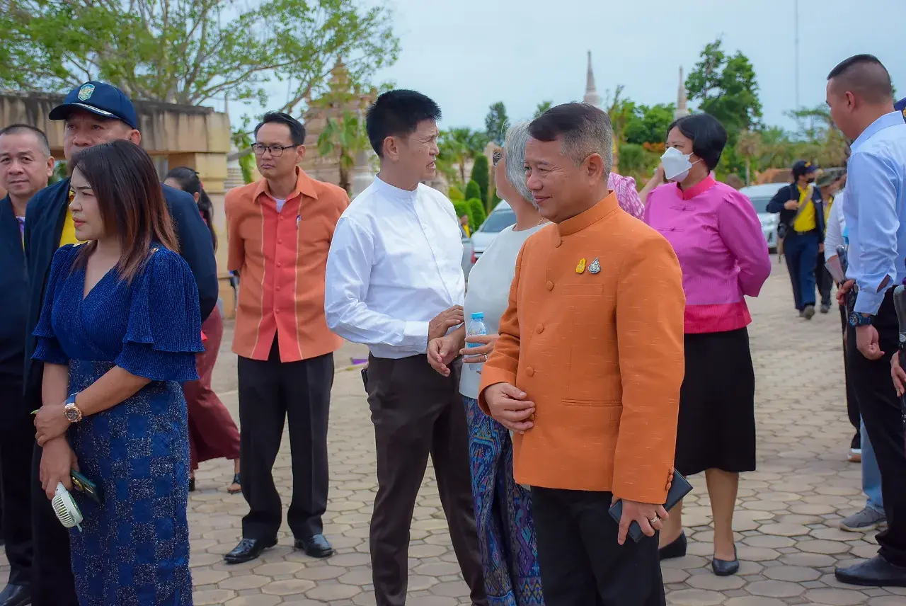 Cambodian Authorities 🇰🇭 Learned Thai Arts and Culture 🇹🇭 at Wat Phu Man Fah