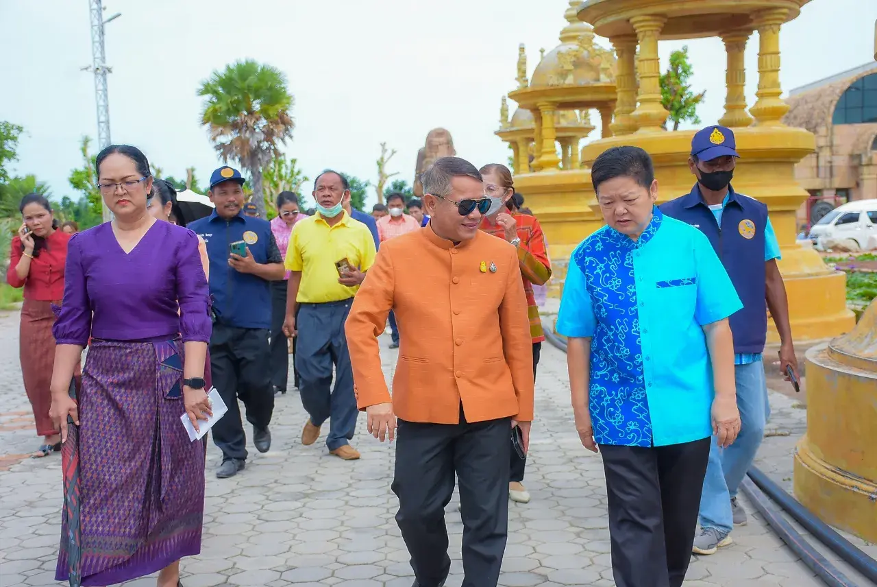 Cambodian Authorities 🇰🇭 Learned Thai Arts and Culture 🇹🇭 at Wat Phu Man Fah