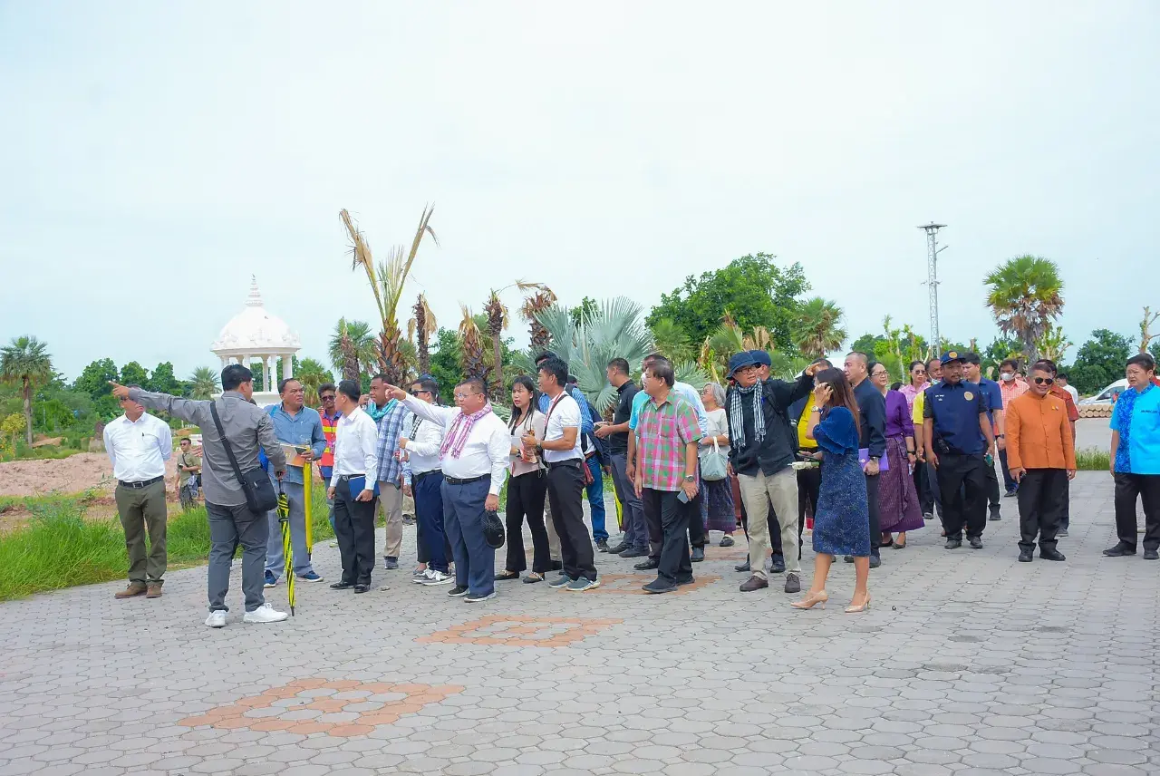 Cambodian Authorities 🇰🇭 Learned Thai Arts and Culture 🇹🇭 at Wat Phu Man Fah