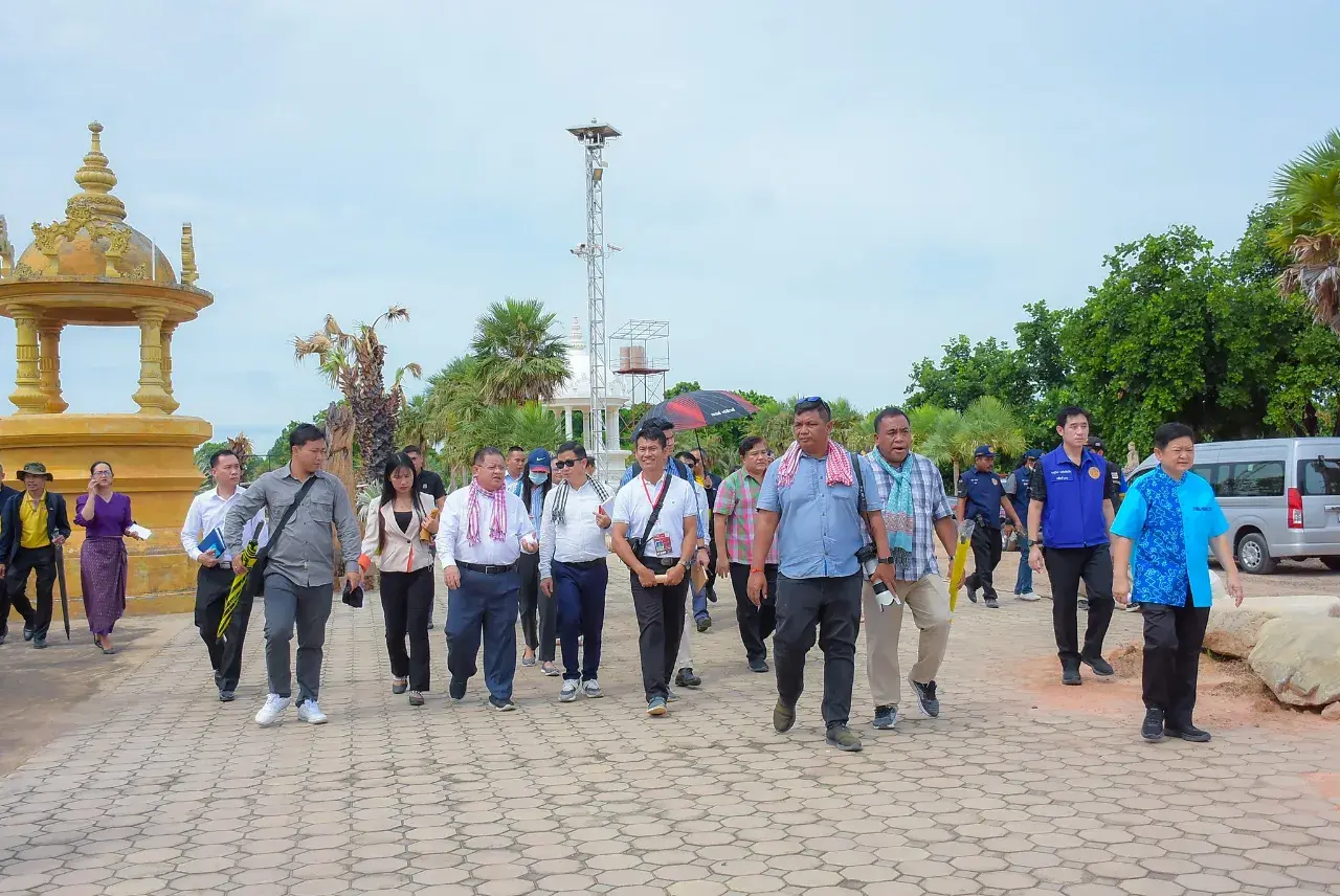 Cambodian Authorities 🇰🇭 Learned Thai Arts and Culture 🇹🇭 at Wat Phu Man Fah