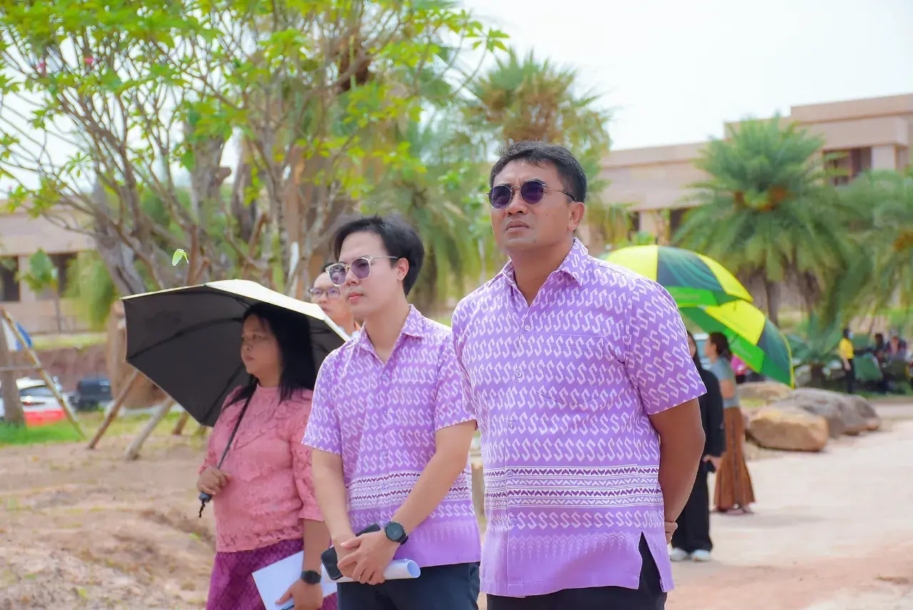 Cambodian Authorities 🇰🇭 Learned Thai Arts and Culture 🇹🇭 at Wat Phu Man Fah