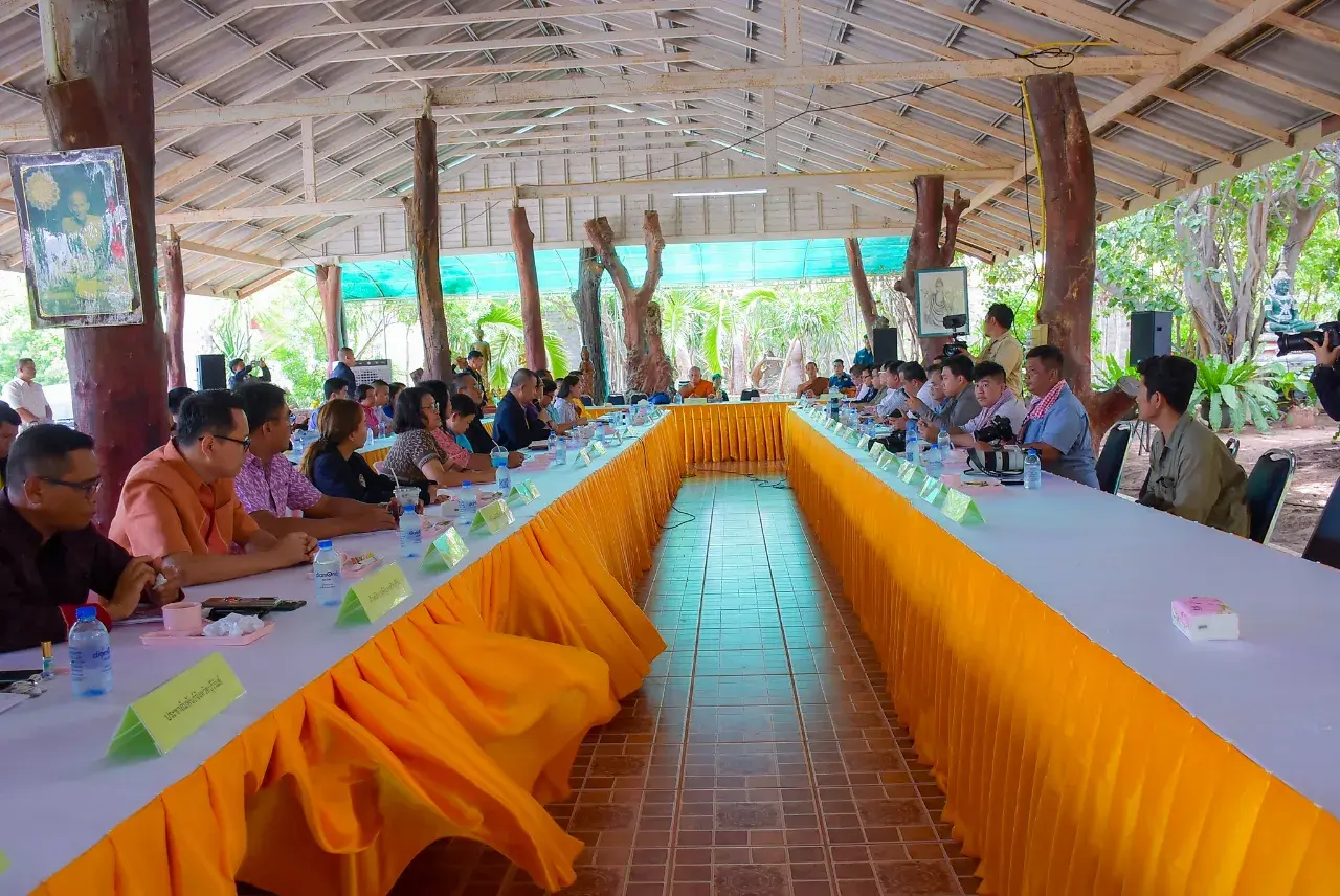 Cambodian Authorities 🇰🇭 Learned Thai Arts and Culture 🇹🇭 at Wat Phu Man Fah
