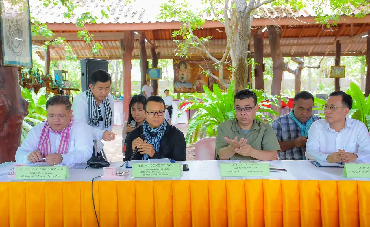 Cambodian Authorities 🇰🇭 Learned Thai Arts and Culture 🇹🇭 at Wat Phu Man Fah