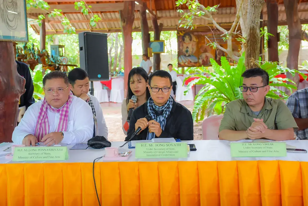 Cambodian Authorities 🇰🇭 Learned Thai Arts and Culture 🇹🇭 at Wat Phu Man Fah