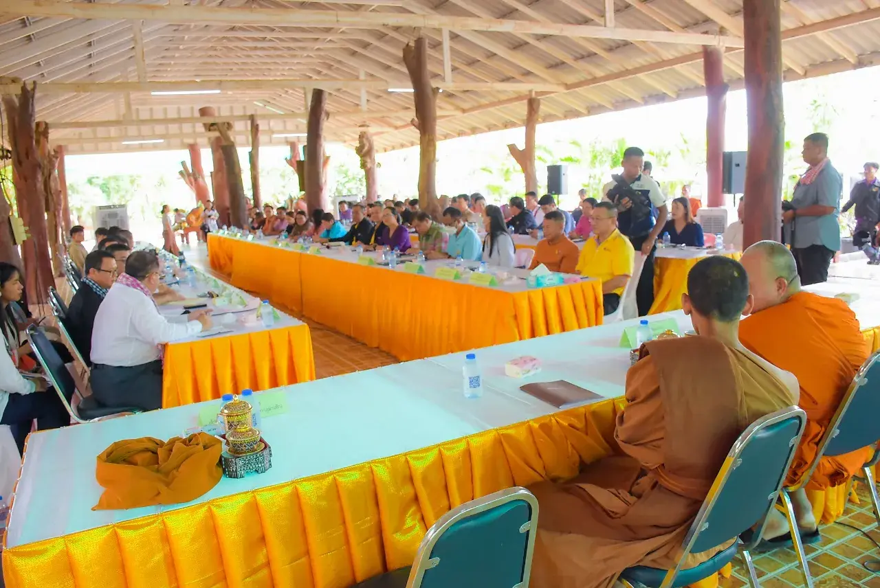 Cambodian Authorities 🇰🇭 Learned Thai Arts and Culture 🇹🇭 at Wat Phu Man Fah