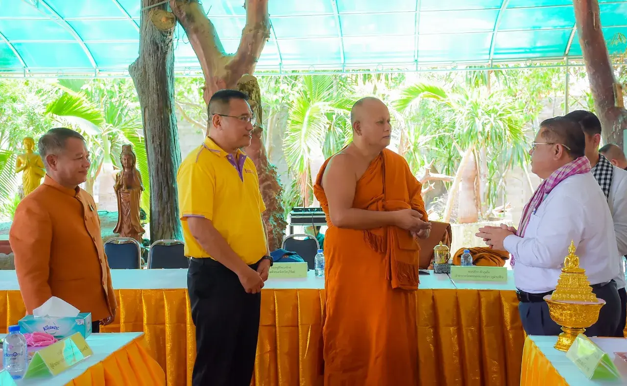 Cambodian Authorities 🇰🇭 Learned Thai Arts and Culture 🇹🇭 at Wat Phu Man Fah