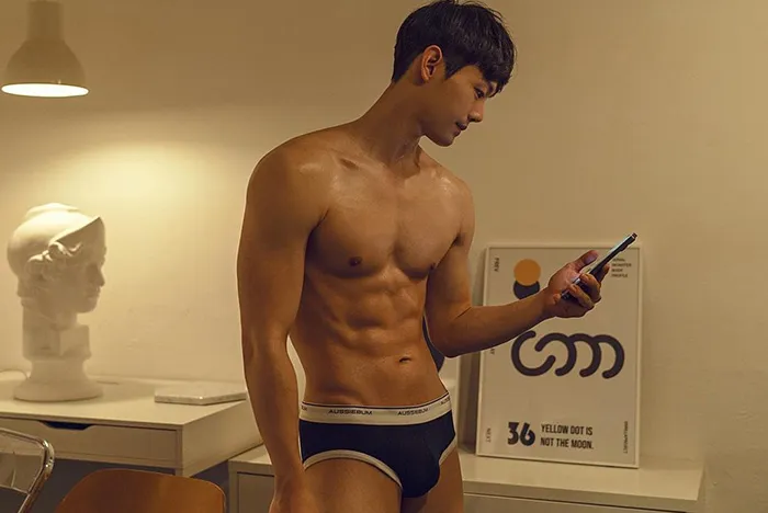 หนุ่มหล่อส่อแวว...ประจำ