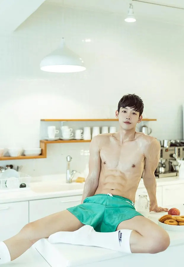 หนุ่มหล่อส่อแวว...ประจำ