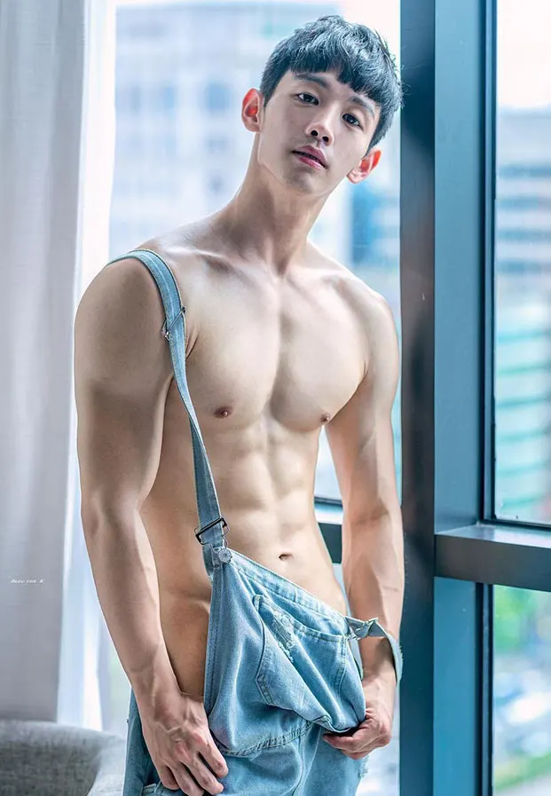หนุ่มหล่อส่อแวว...ประจำ