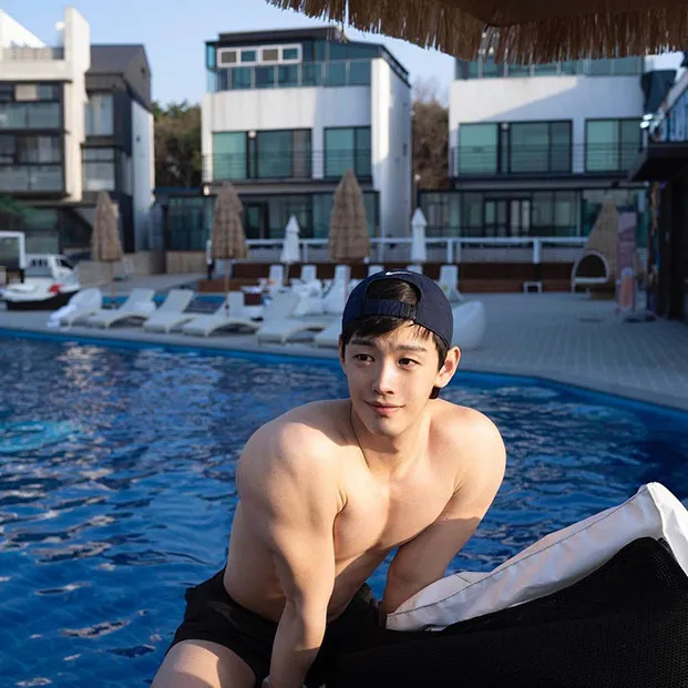 หนุ่มหล่อส่อแวว...ประจำ