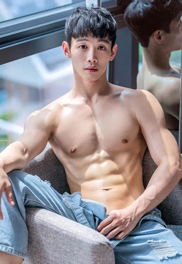 หนุ่มหล่อส่อแวว...ประจำ