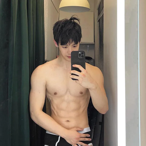 หนุ่มหล่อส่อแวว...ประจำ