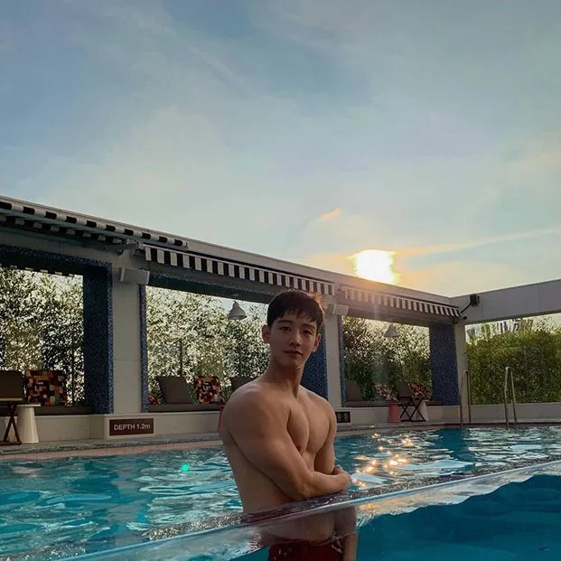 หนุ่มหล่อส่อแวว...ประจำ