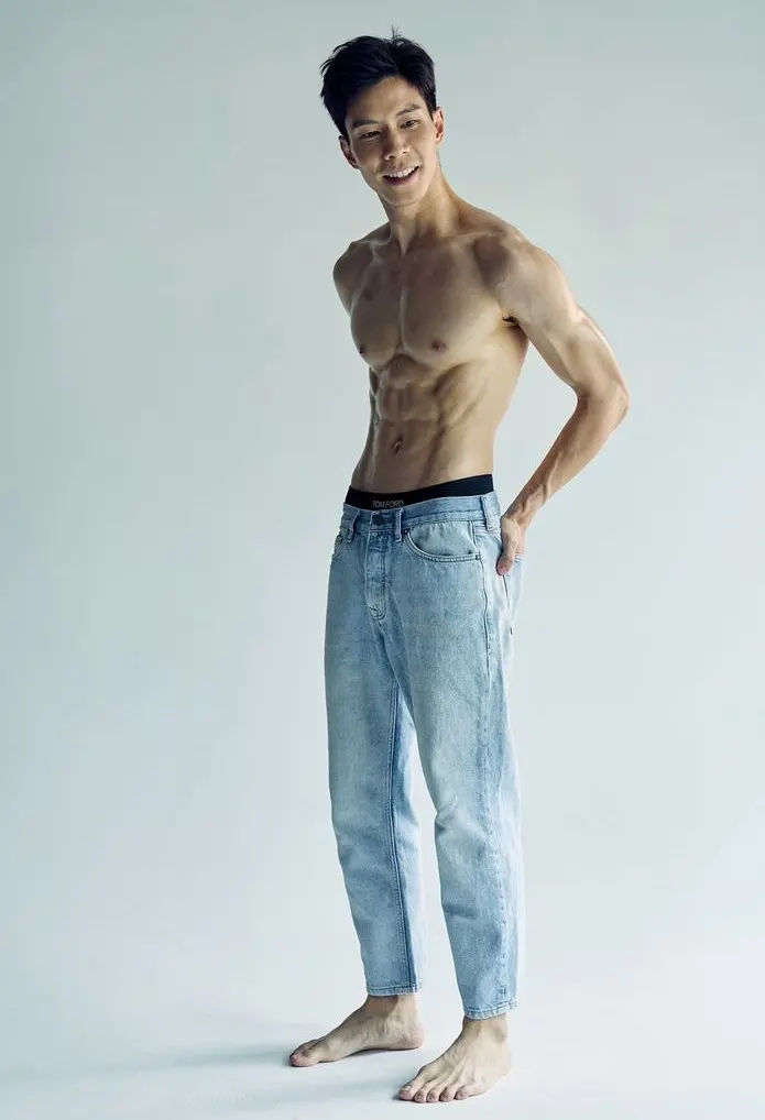 แบม พิธีกรสุดหล่อ ร่างทอง