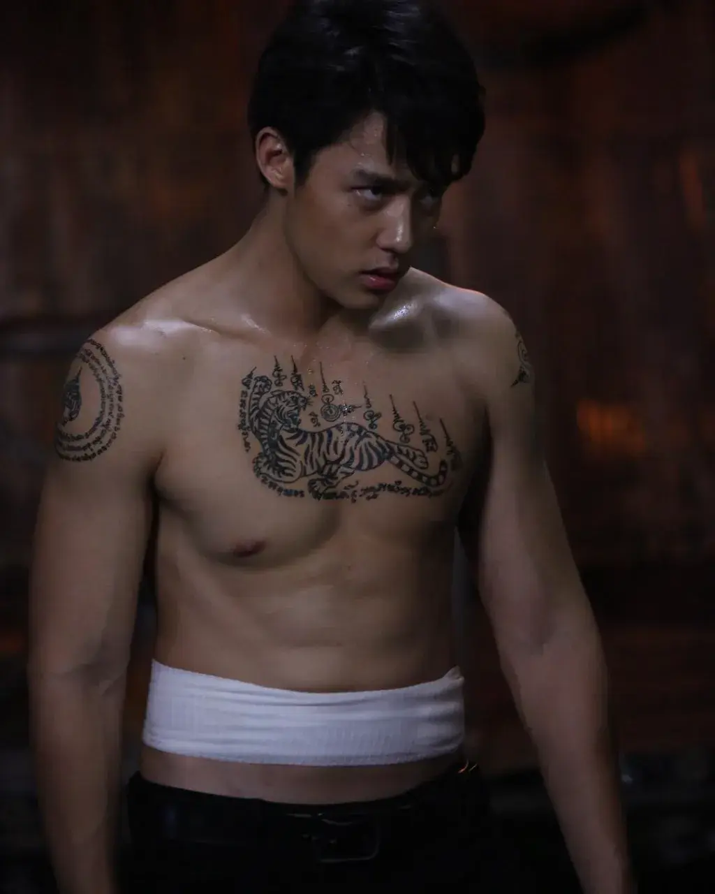 หล่อเข้มอยากโดนจัง