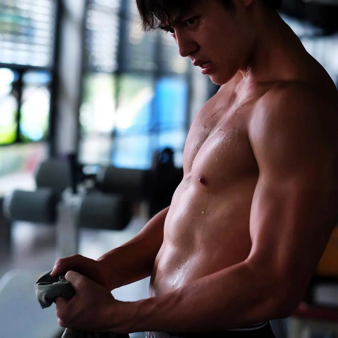 หล่อเข้มอยากโดนจัง