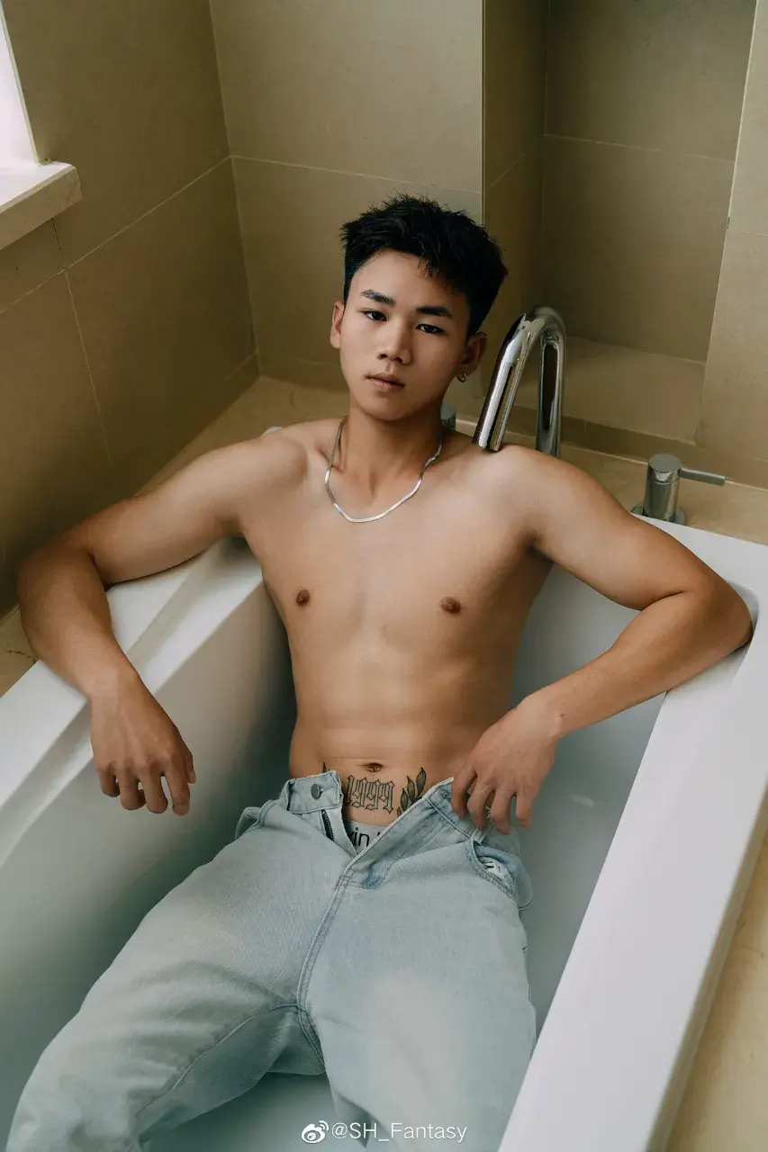 ถอดโชว์เรือนร่าง 2885