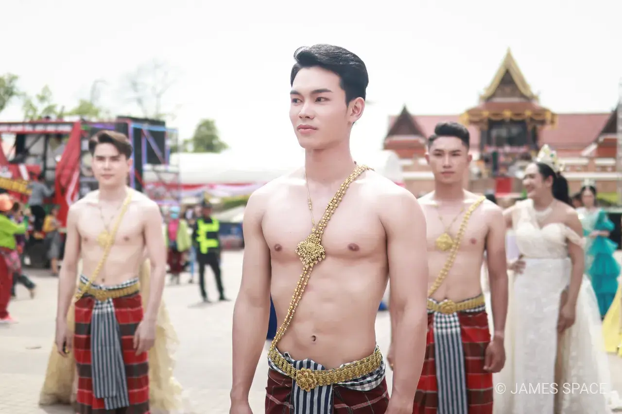 ถอดโชว์เรือนร่าง 2885