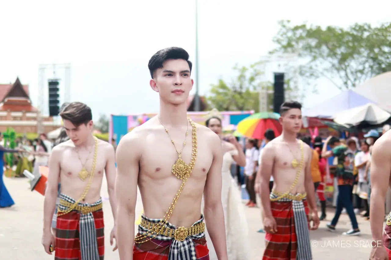 ถอดโชว์เรือนร่าง 2885