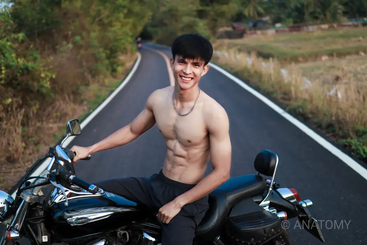 ถอดโชว์เรือนร่าง 2886