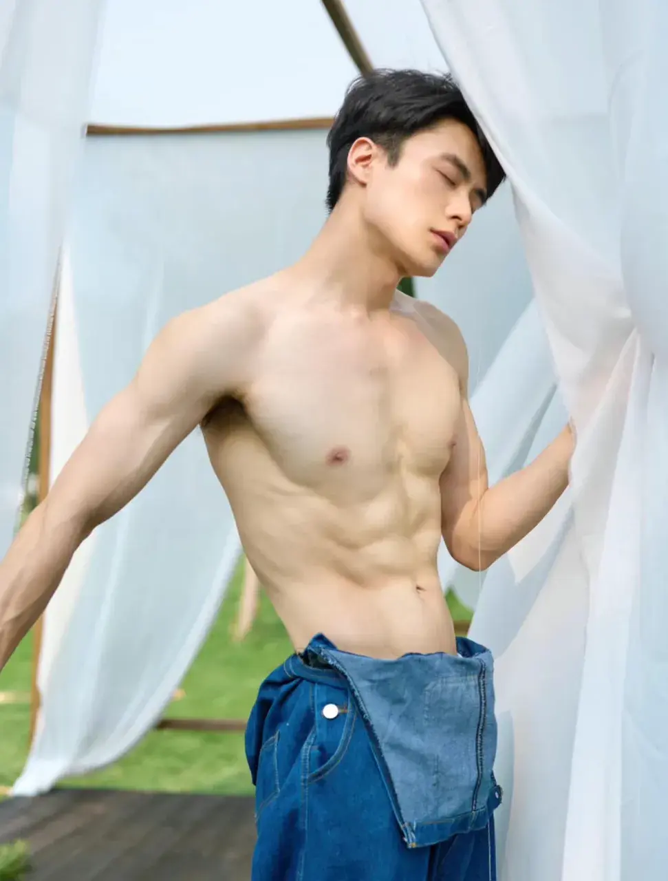 ถอดโชว์เรือนร่าง 2886