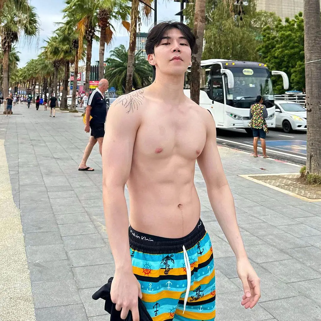 ถอดโชว์เรือนร่าง 2889
