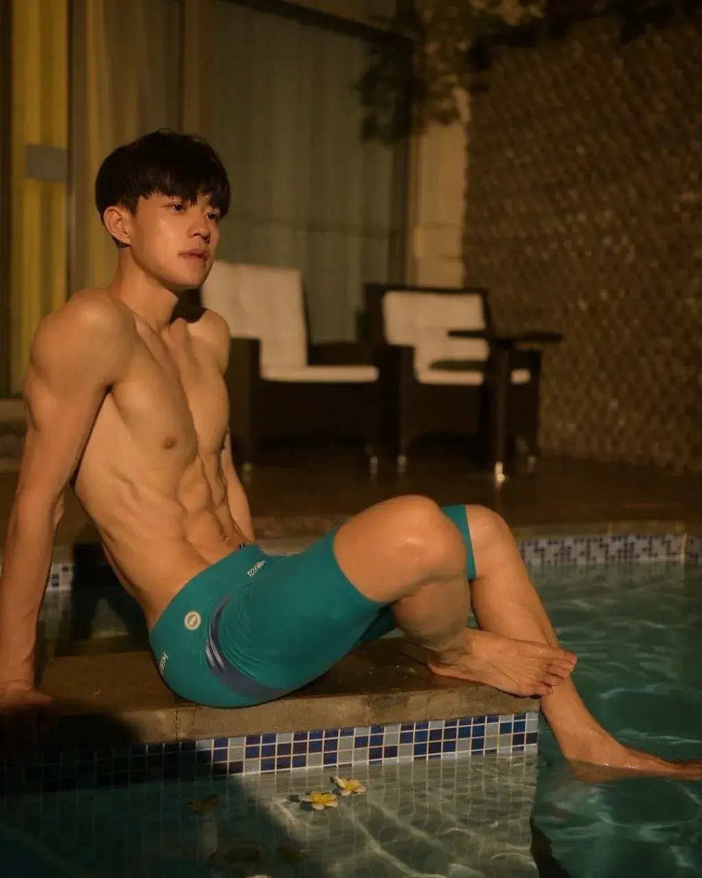 ถอดโชว์เรือนร่าง 2889