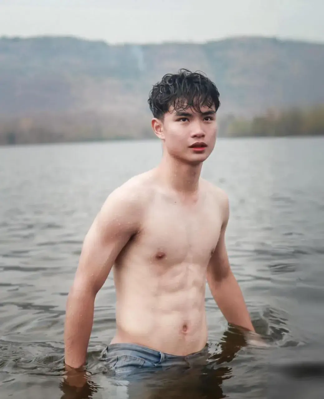 ถอดโชว์เรือนร่าง 2889