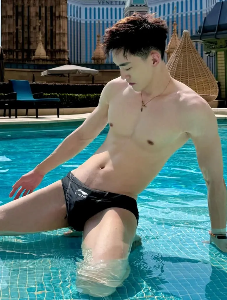 ถอดโชว์เรือนร่าง 2890