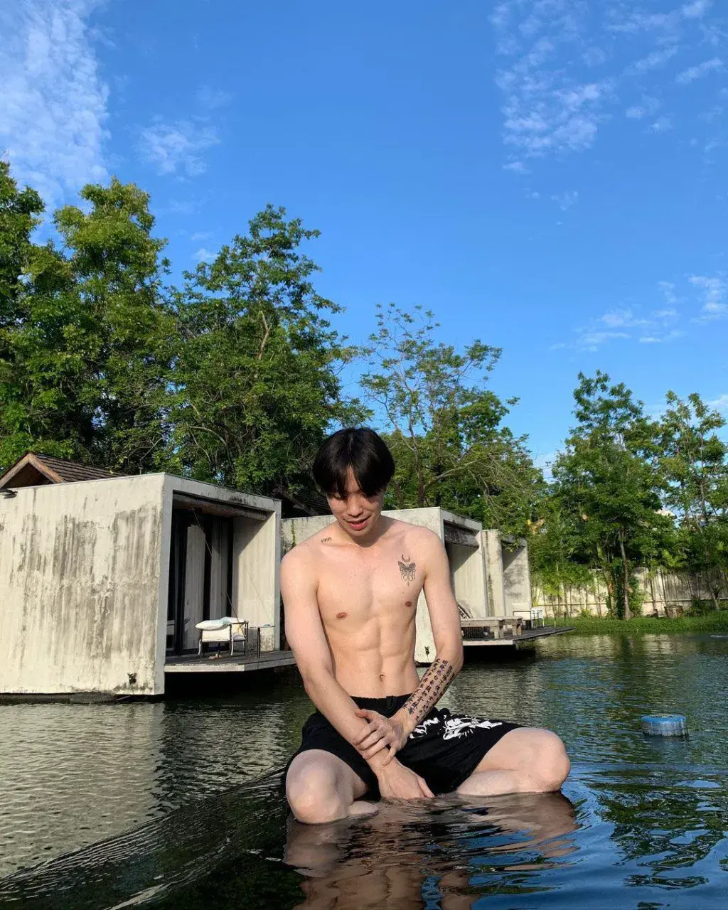 ถอดโชว์เรือนร่าง 2890