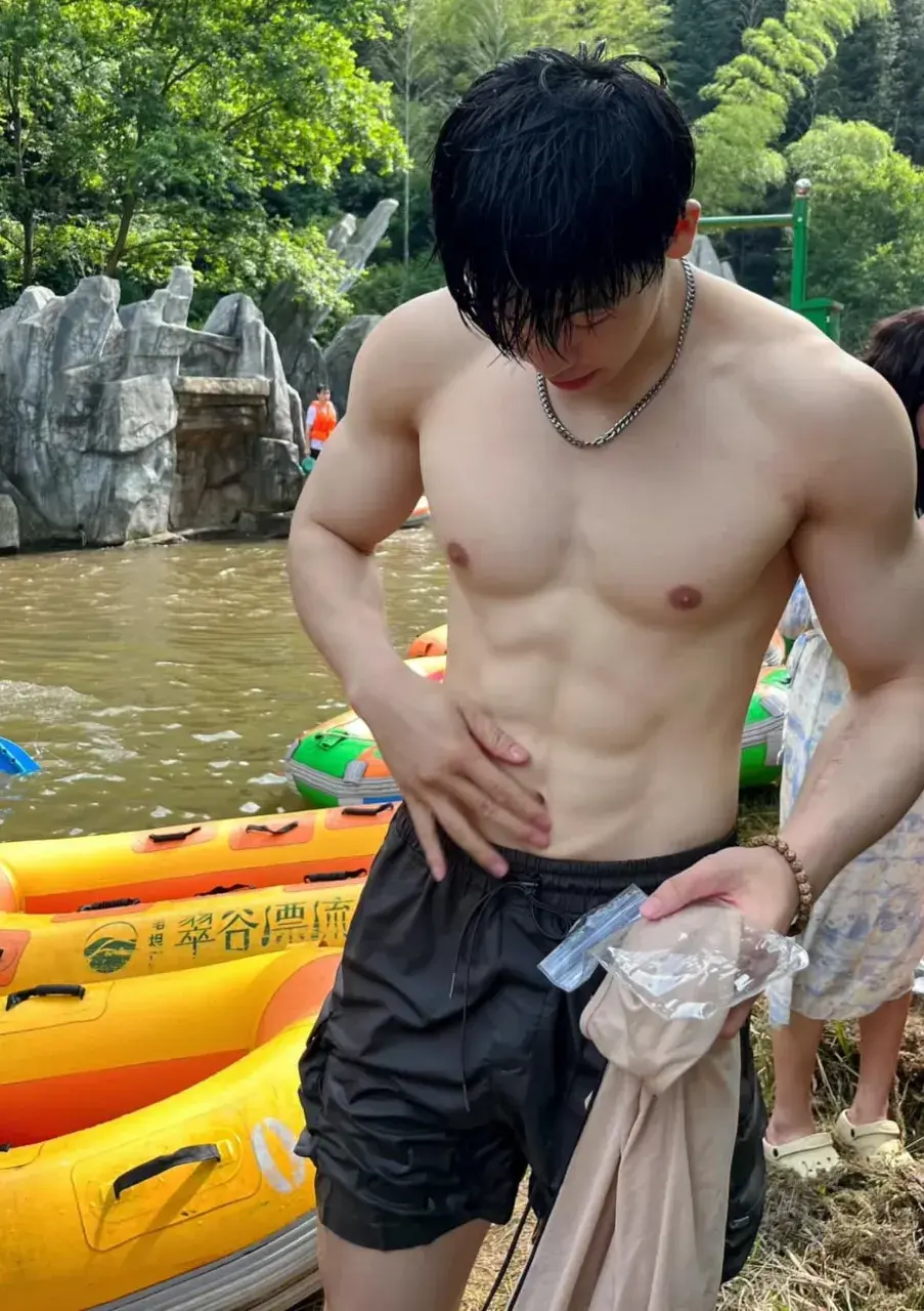 ถอดโชว์เรือนร่าง 2890