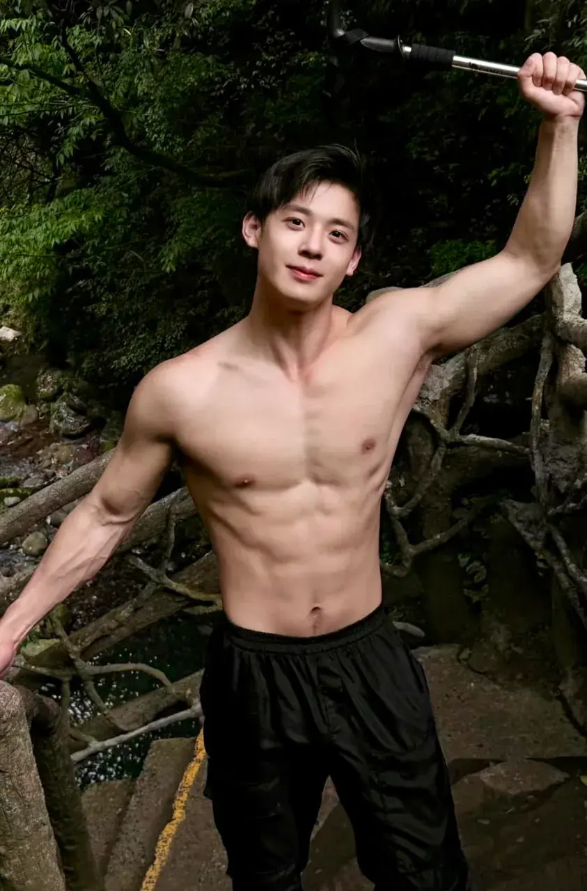 ถอดโชว์เรือนร่าง 2890