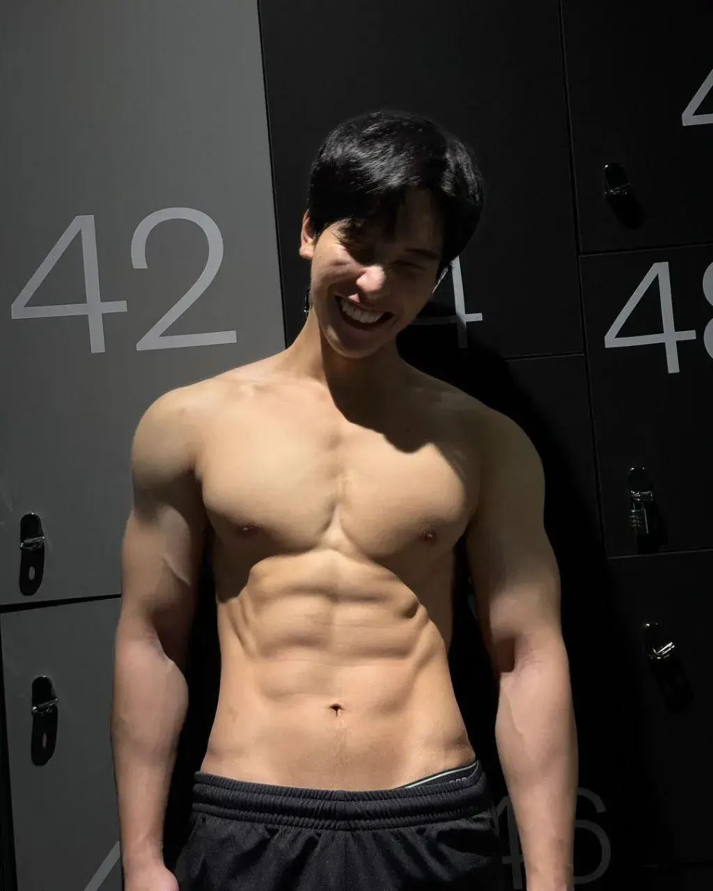 ถอดโชว์เรือนร่าง 2890