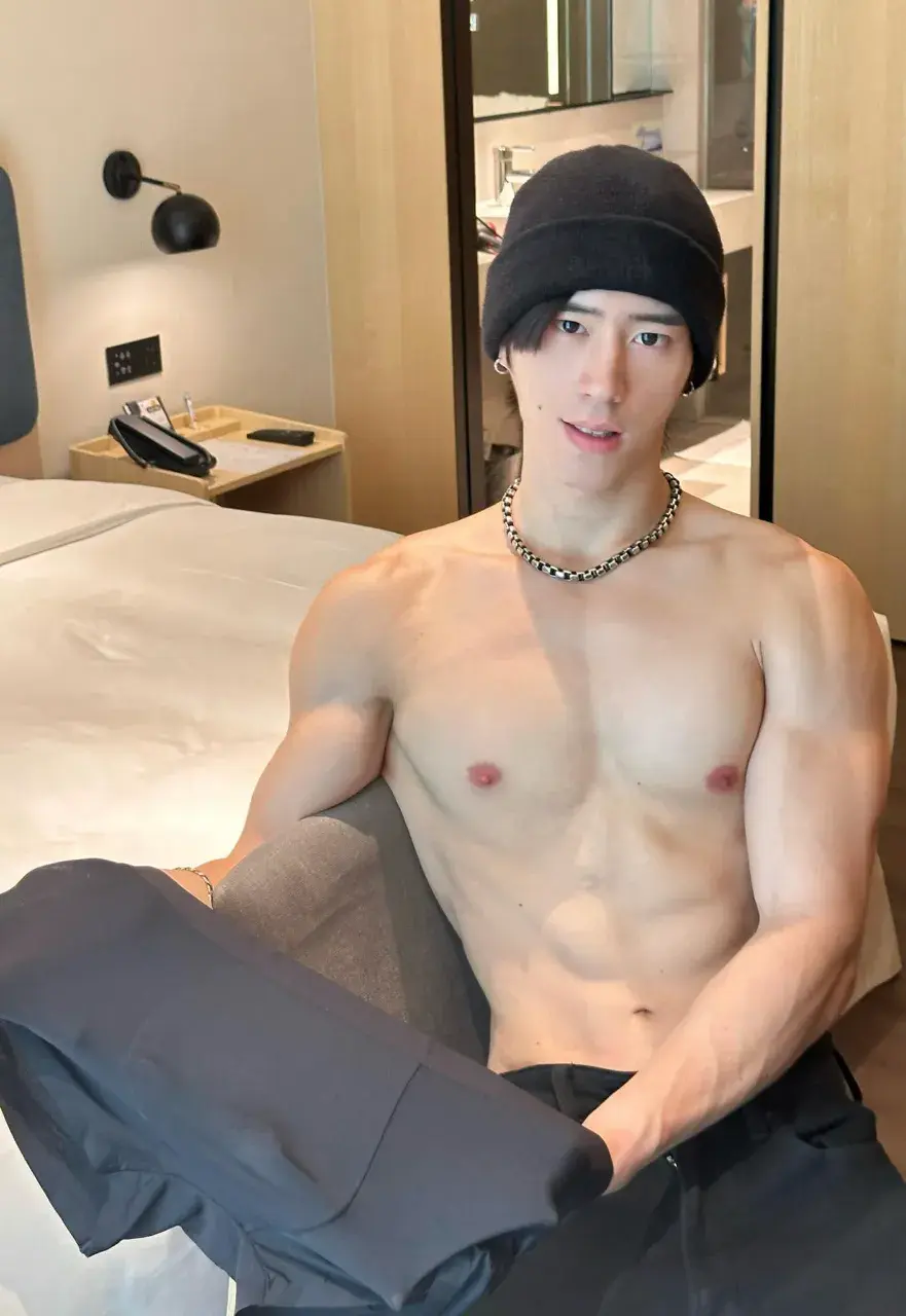 ถอดโชว์เรือนร่าง 2890