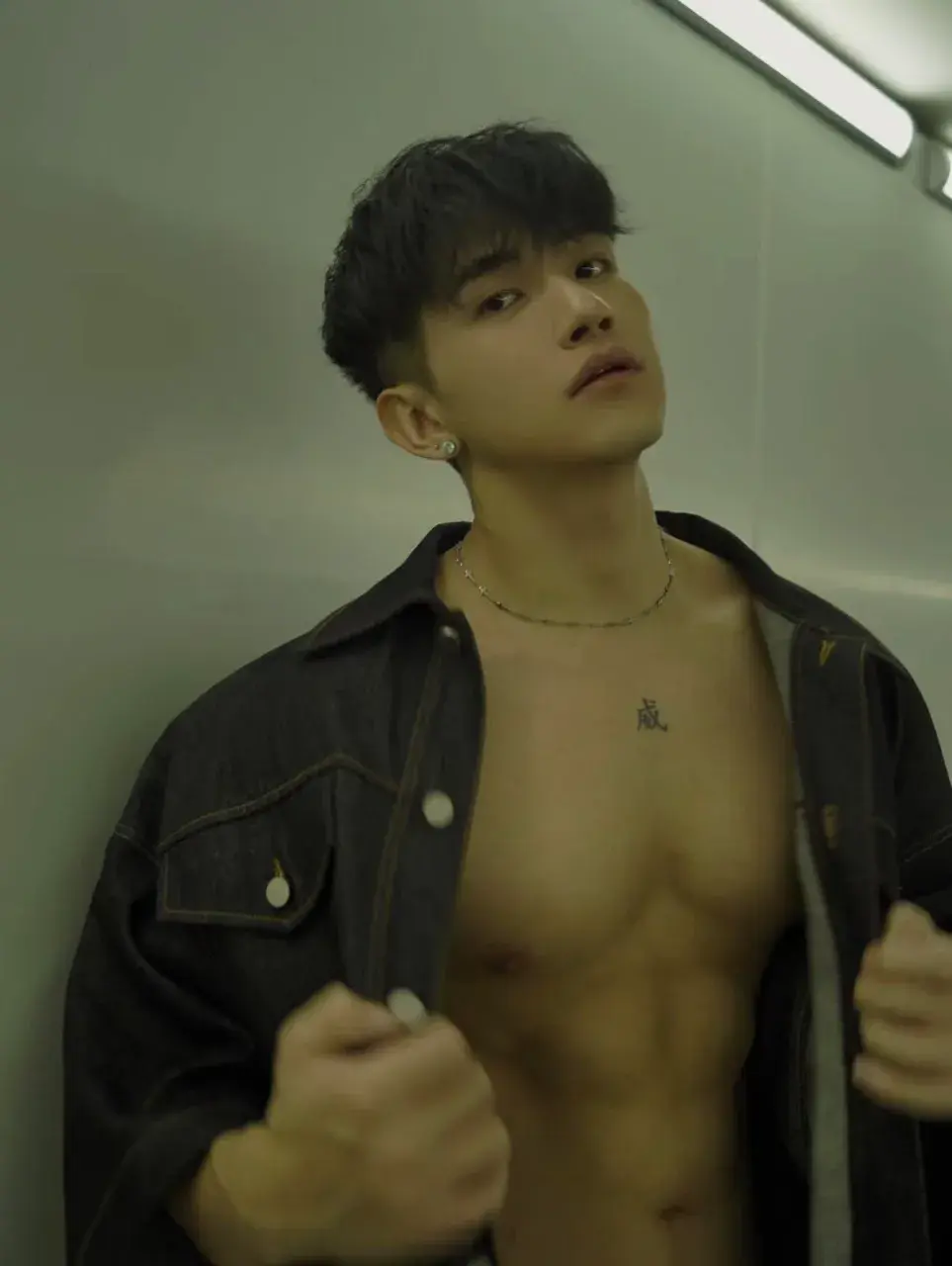 male body 240