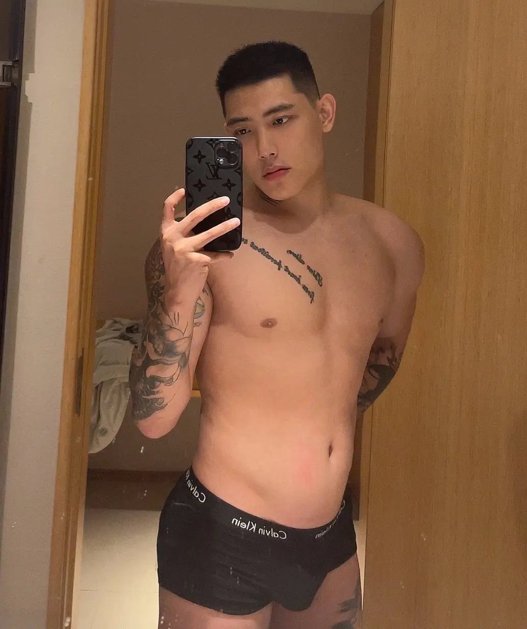 有没有男人要体验一下我的40度的骚穴？