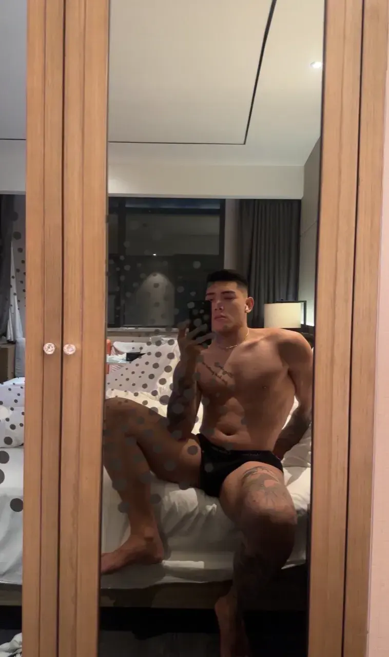 有没有男人要体验一下我的40度的骚穴？