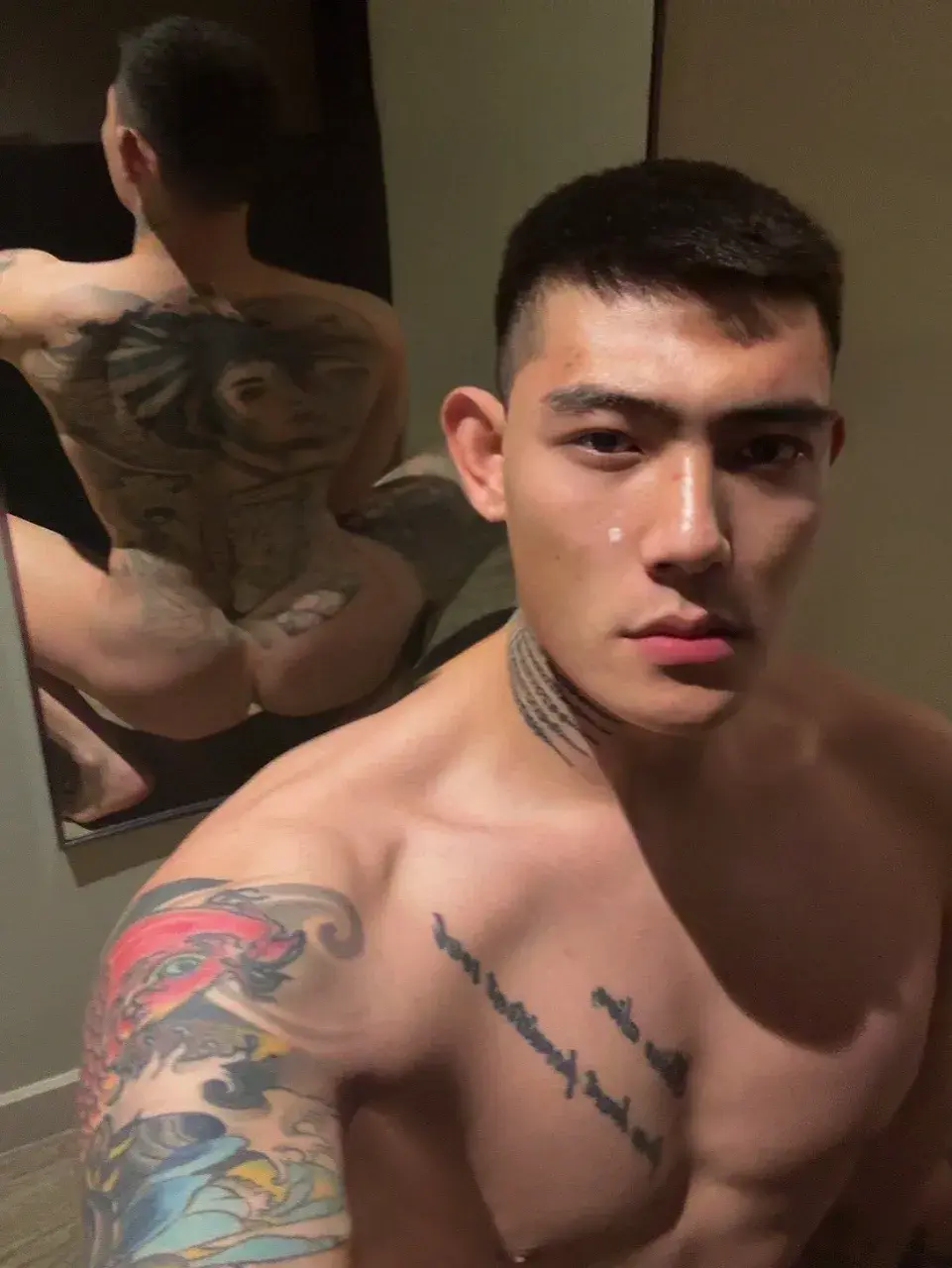 有没有男人要体验一下我的40度的骚穴？