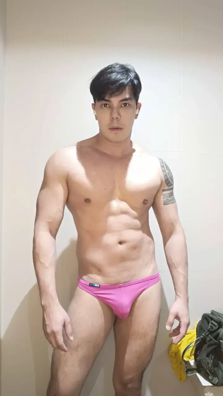 ถึงหน้าพี่จะดูดุ แต่เวลาพี่ยิ้มแล้ว โลกสดใสเลยนะครับ   Model Korn Photo by @avessriphoto